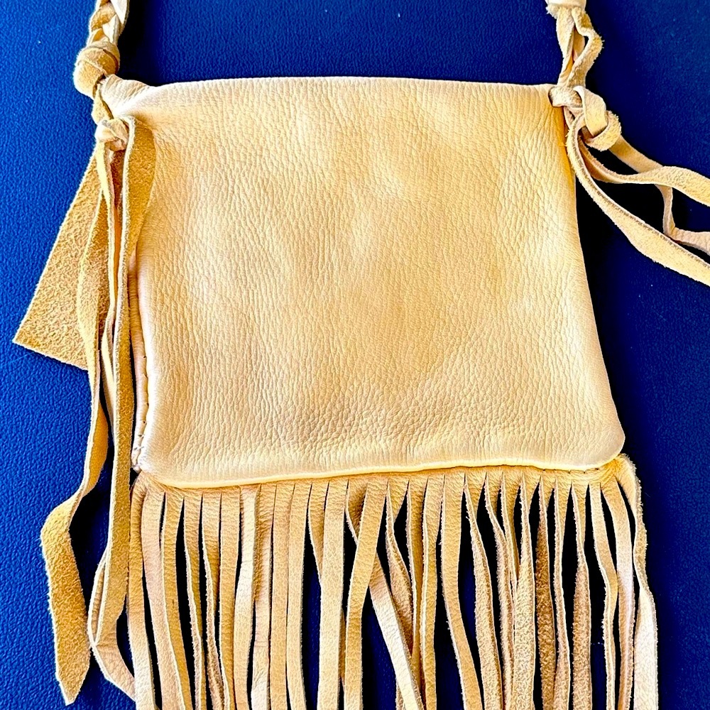 Native American Medicine Bag Navajo (Nab 91)
Leather - Picture 4 of 10